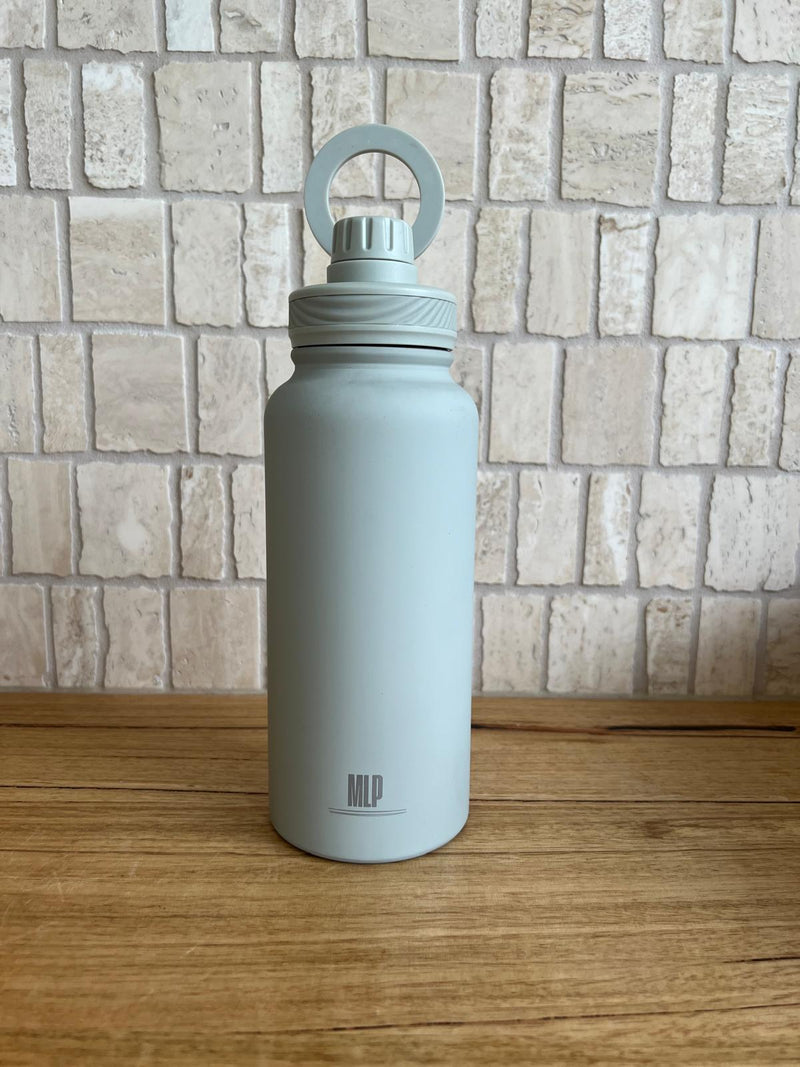 1.Lt Magnetic Water Bottle + Phone Holder