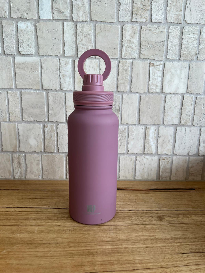 1.Lt Magnetic Water Bottle + Phone Holder